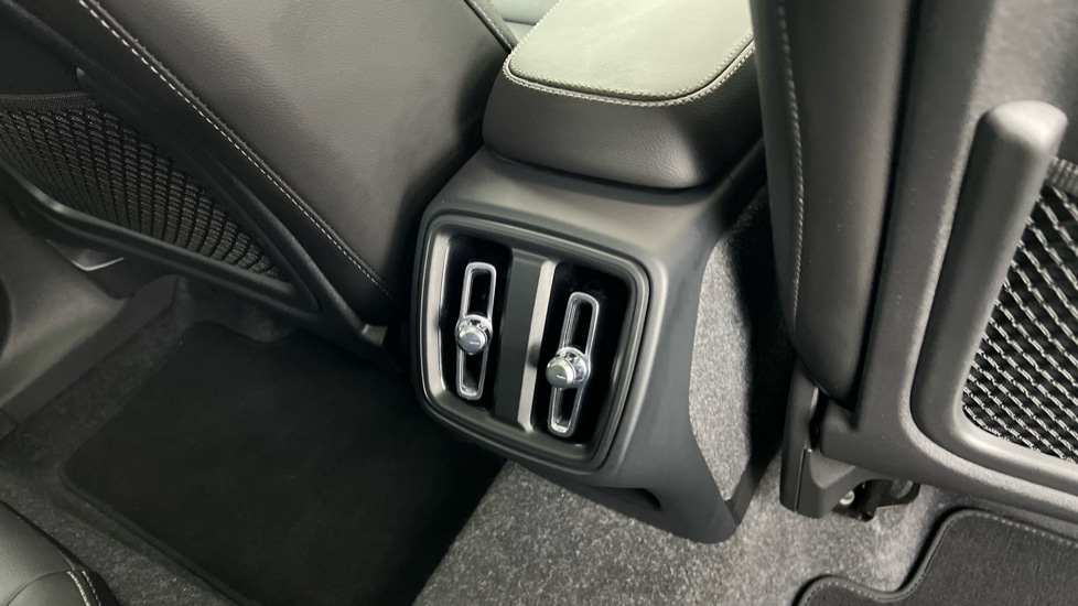 Used Volvo XC40 2024 for sale - 76921839: Photo 40