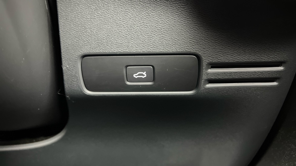 Used Volvo XC40 2024 for sale - 76921839: Photo 55