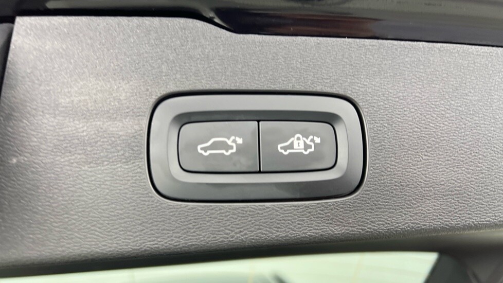 Used Volvo V60 2025 for sale - 77261631: Photo 35