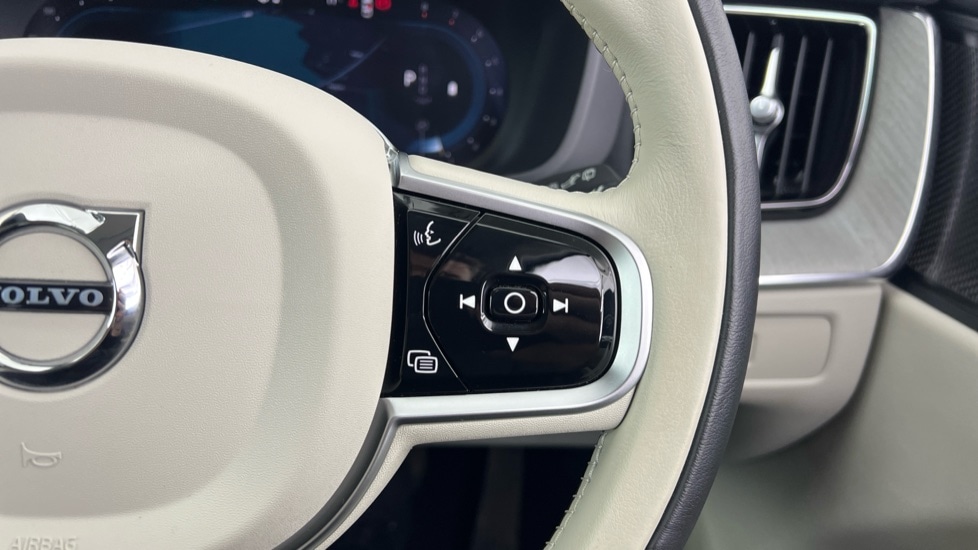 Used Volvo XC60 2025 for sale - 77042856: Photo 22