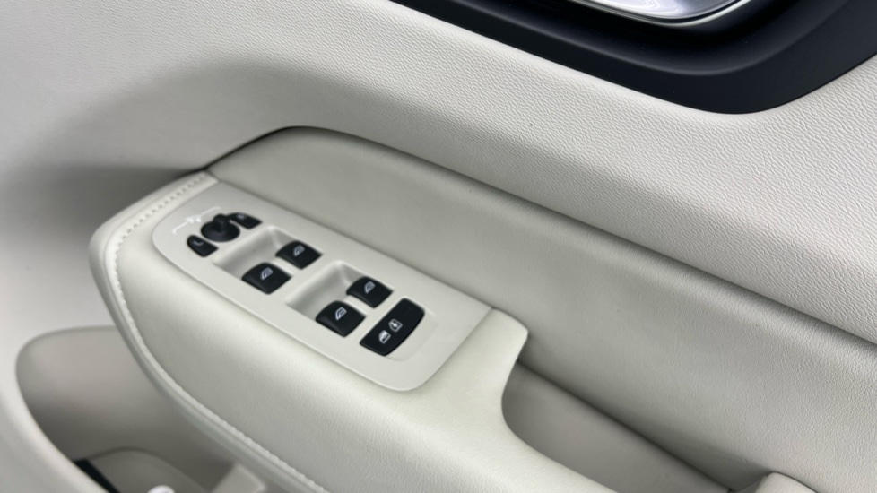 Used Volvo XC60 2025 for sale - 77042856: Photo 24