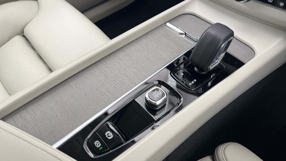 Used Volvo XC60 2025 for sale - 77042856: Photo 25