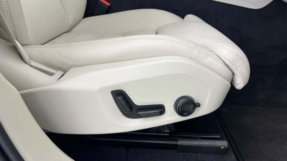 Used Volvo XC60 2025 for sale - 77042856: Photo 30