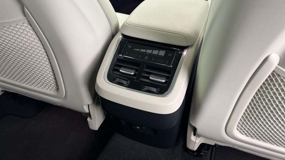 Used Volvo XC60 2025 for sale - 77042856: Photo 40