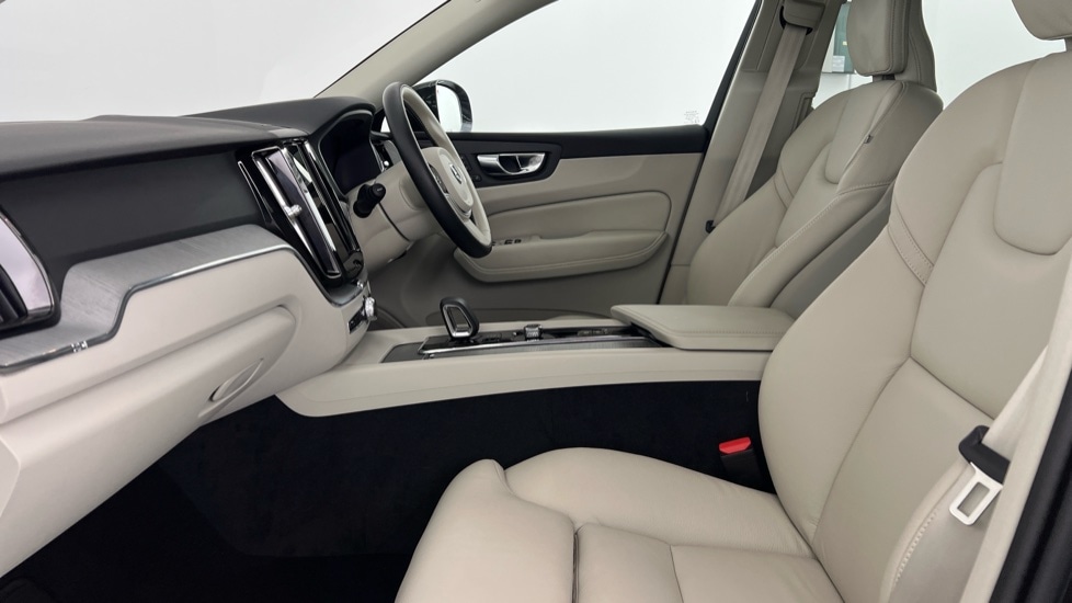 Used Volvo XC60 2025 for sale - 77042856: Photo 60