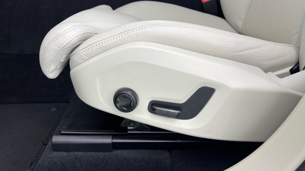 Used Volvo XC60 2025 for sale - 77042856: Photo 61