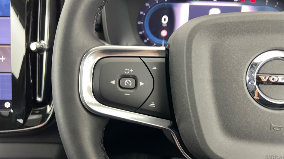 Used Volvo XC40 2024 for sale - 76586887: Photo 21