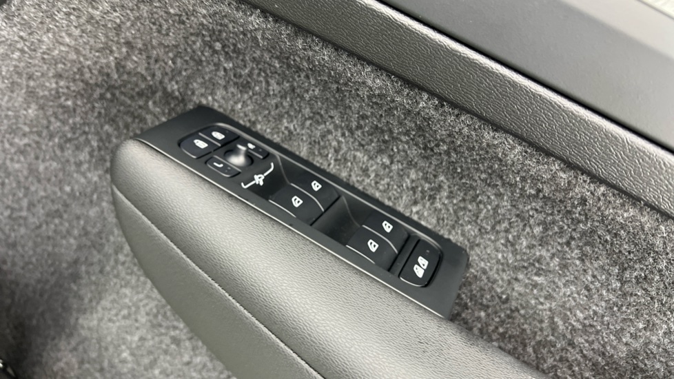 Used Volvo XC40 2024 for sale - 76586887: Photo 24