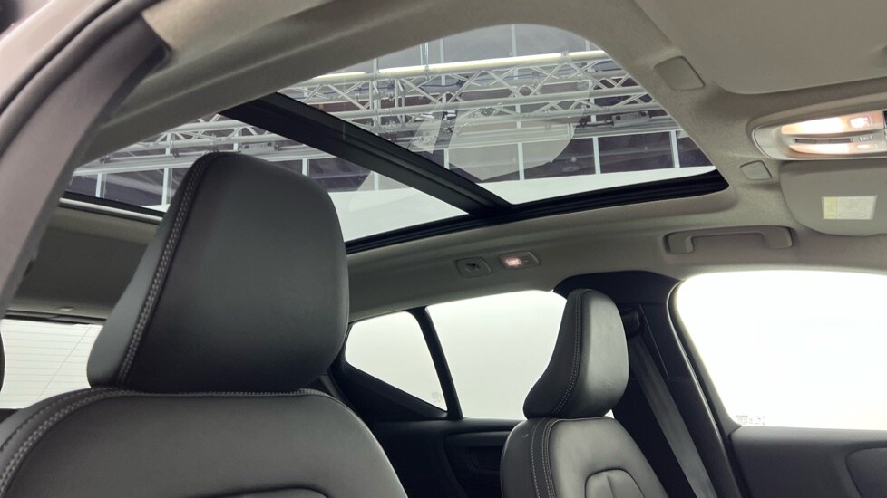 Used Volvo XC40 2024 for sale - 76586887: Photo 31