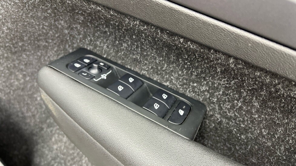 Used Volvo XC40 2021 for sale - 78128947: Photo 24