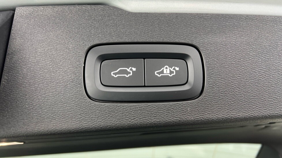 Used Volvo V60 2025 for sale - 77565438: Photo 35