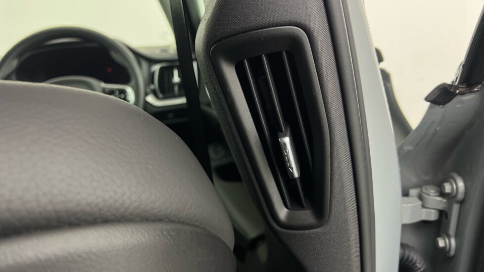 Used Volvo V60 2025 for sale - 77565438: Photo 38