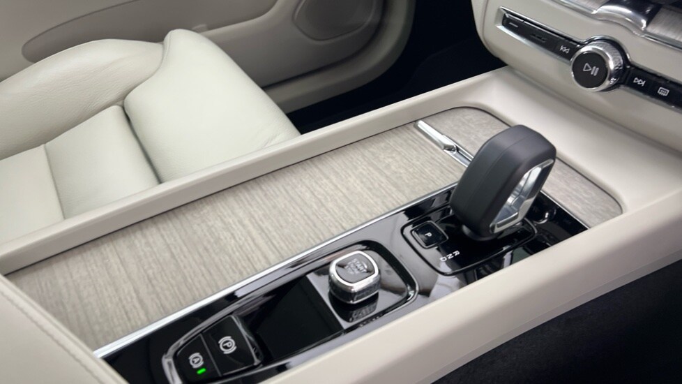 Used Volvo XC60 2023 for sale - 76130795: Photo 25