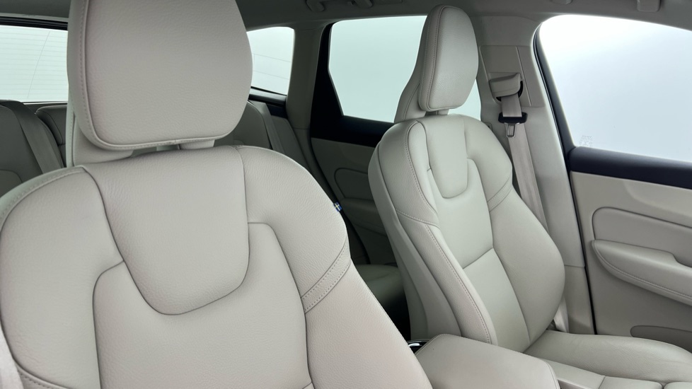 Used Volvo XC60 2023 for sale - 76130795: Photo 31