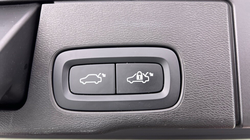 Used Volvo XC60 2023 for sale - 76130795: Photo 35