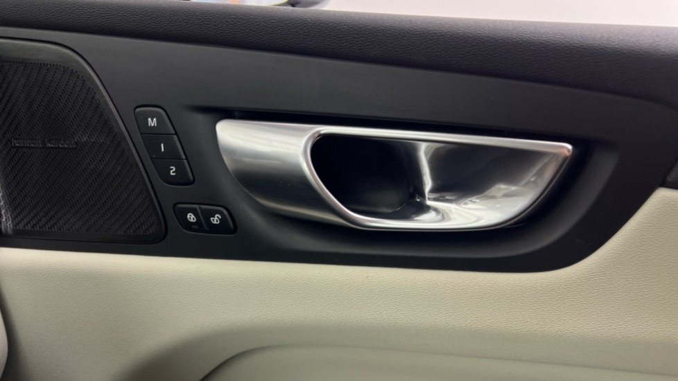Used Volvo XC60 2023 for sale - 76130795: Photo 50