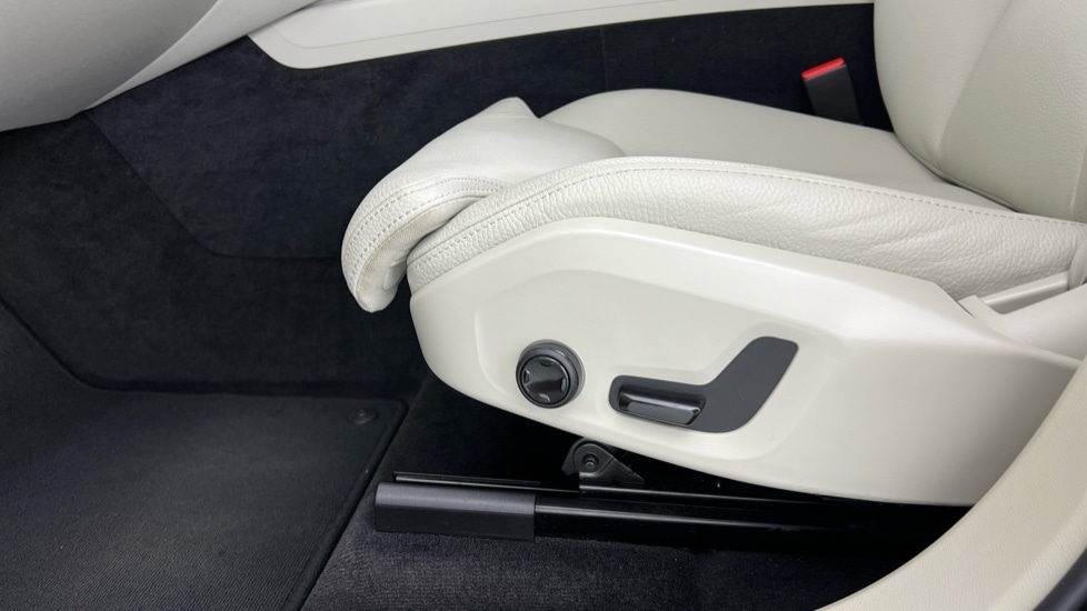 Used Volvo XC60 2023 for sale - 76130795: Photo 58