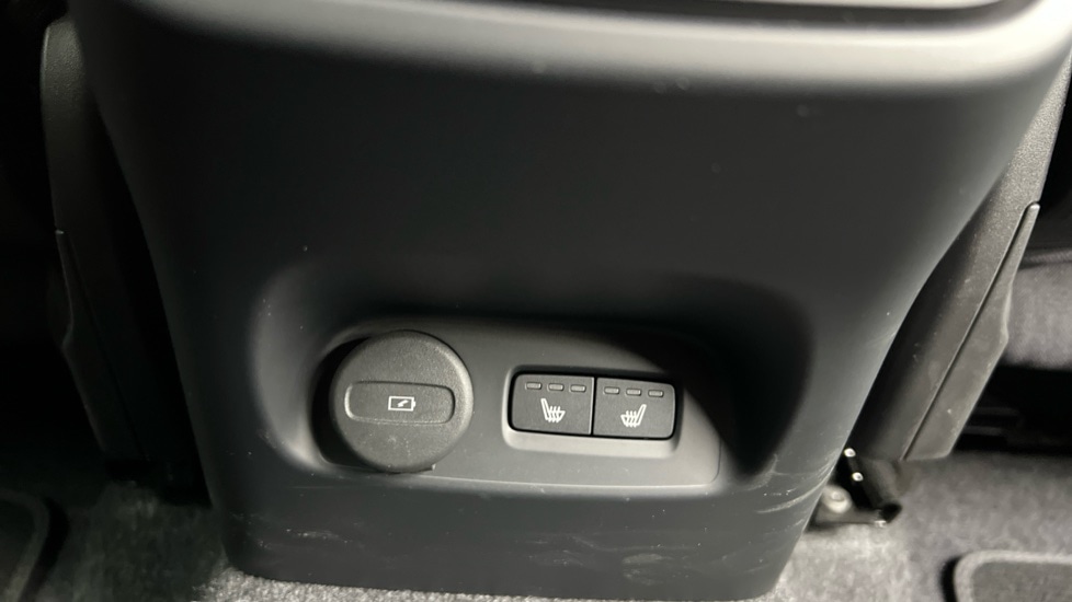 Used Volvo XC40 2024 for sale - 76942960: Photo 40