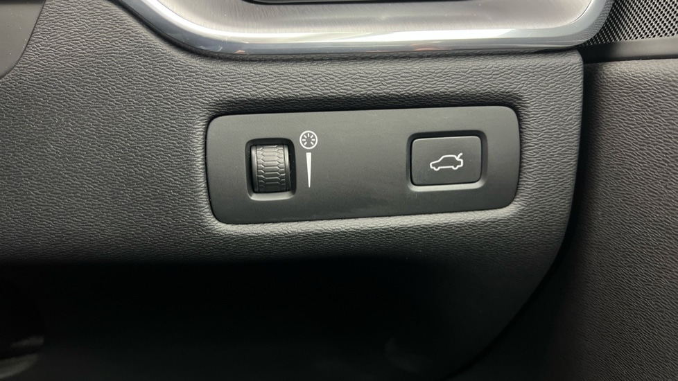 Used Volvo XC60 2020 for sale - 77606975: Photo 48