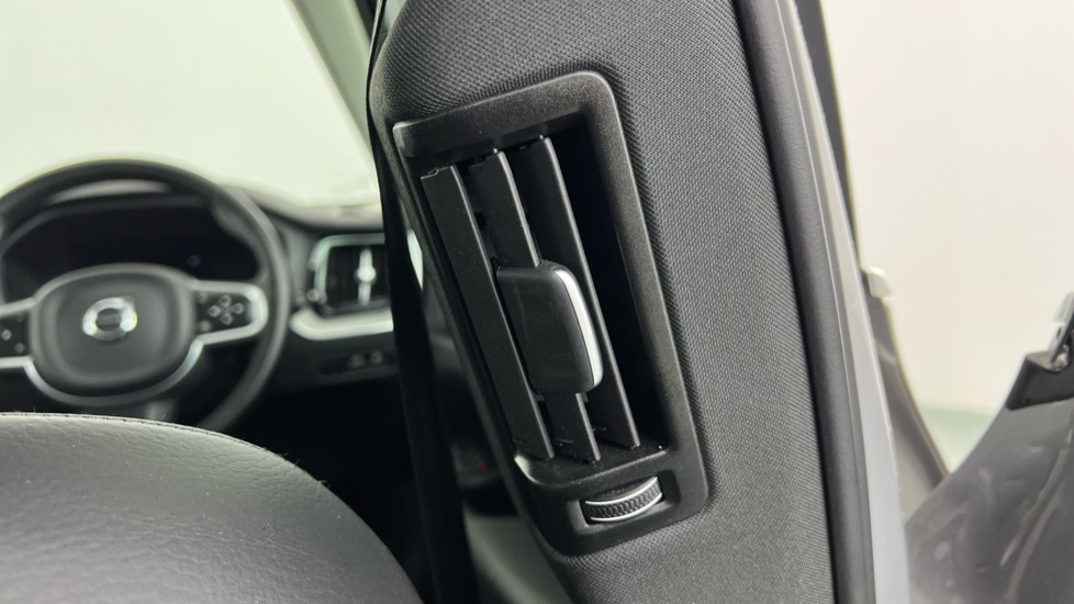 Used Volvo XC60 2023 for sale - 76191173: Photo 37