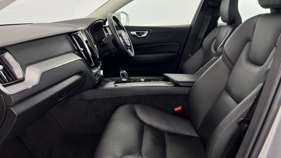 Used Volvo XC60 2023 for sale - 76191173: Photo 57
