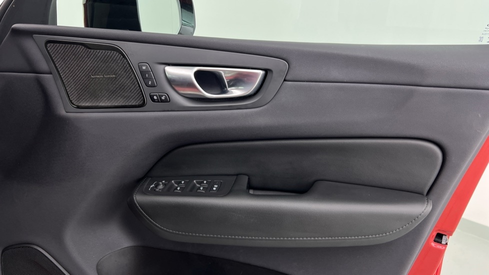 Used Volvo XC60 2023 for sale - 76826775: Photo 29