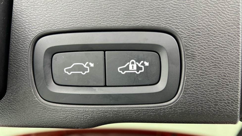 Used Volvo XC60 2023 for sale - 76826775: Photo 35