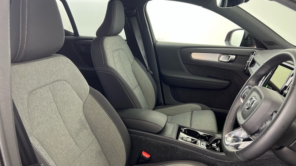 Used Volvo XC40 2025 for sale - 75467815: Photo 15