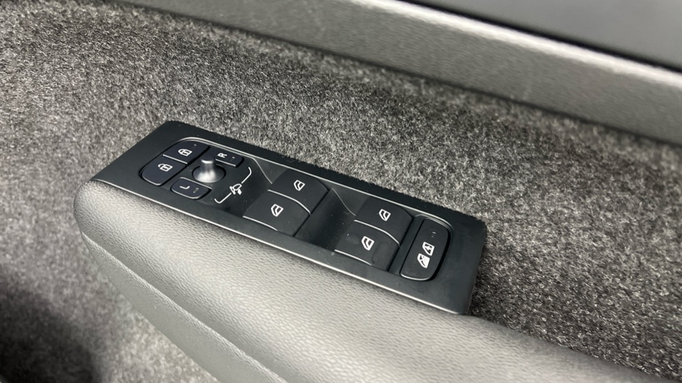 Used Volvo XC40 2025 for sale - 76971281: Photo 24