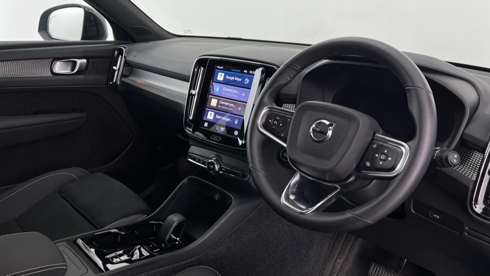 Used Volvo XC40 2025 for sale - 76501454: Photo 4