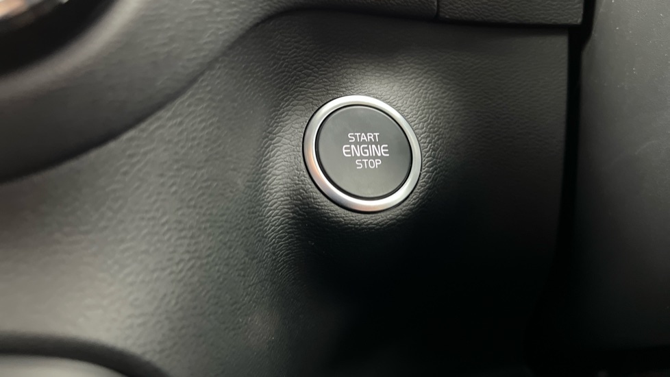 Used Volvo XC40 2025 for sale - 76501454: Photo 42