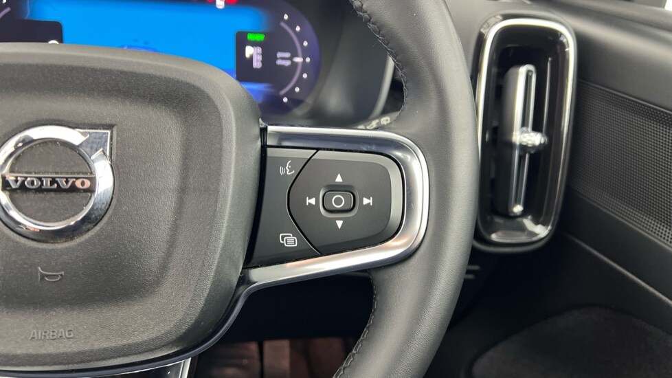 Used Volvo XC40 2023 for sale - 77885391: Photo 22