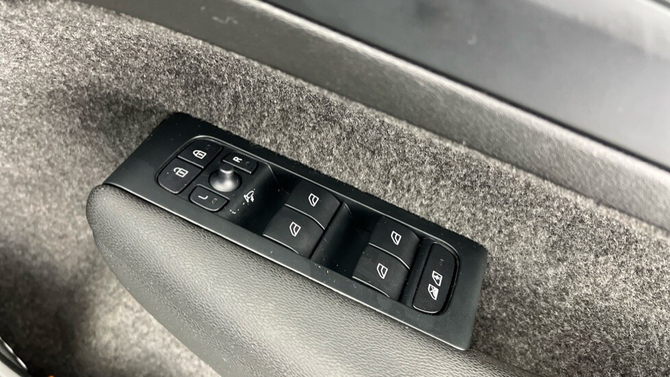 Used Volvo XC40 2023 for sale - 77885391: Photo 24