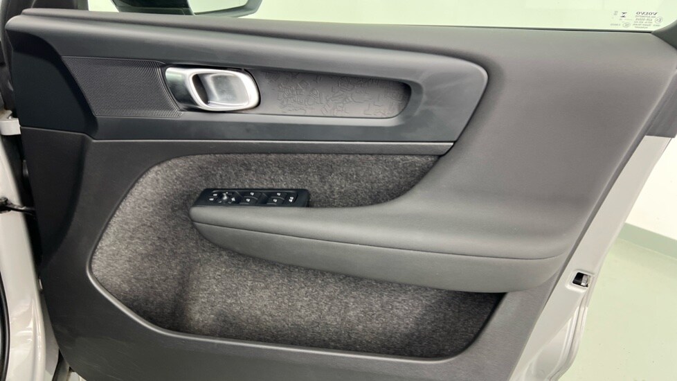 Used Volvo XC40 2023 for sale - 77885391: Photo 28