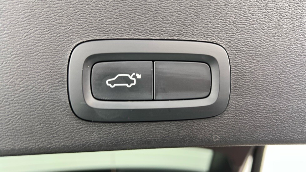 Used Volvo XC40 2023 for sale - 77885391: Photo 34