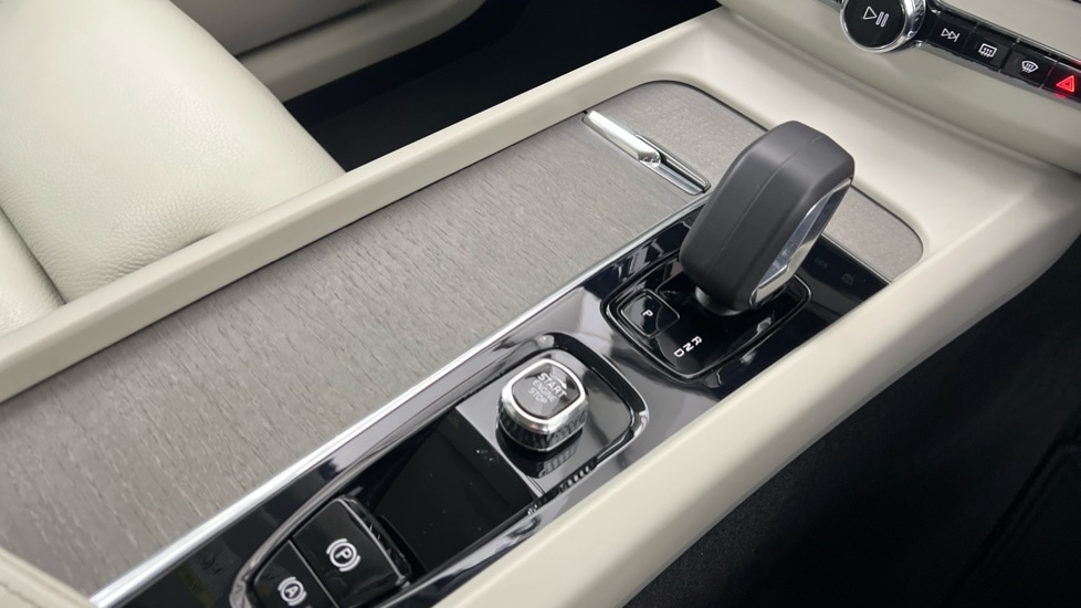 Used Volvo XC60 2023 for sale - 77087543: Photo 25