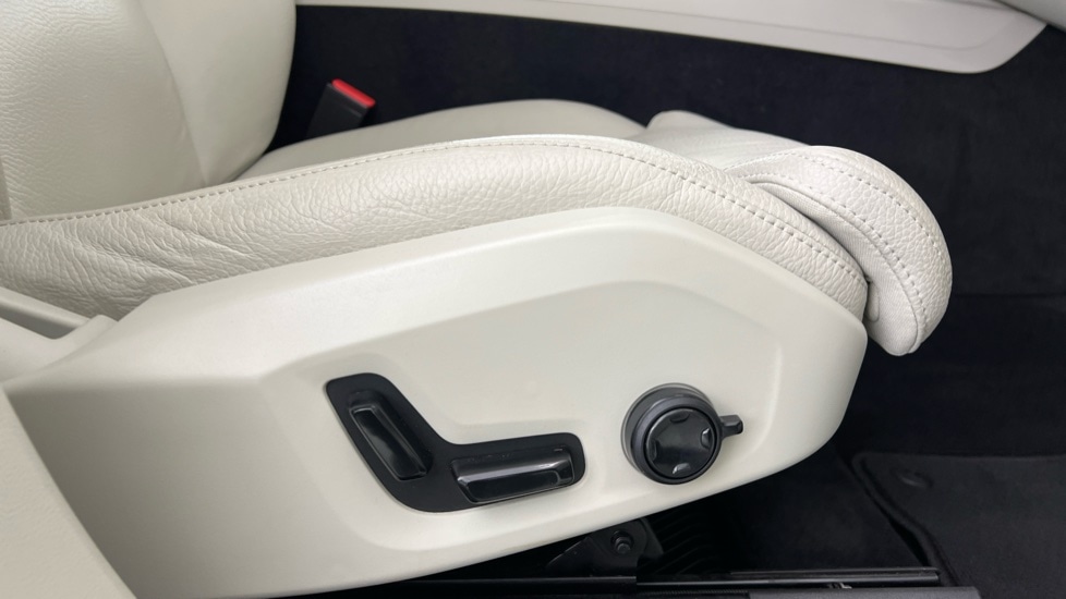 Used Volvo XC60 2023 for sale - 77087543: Photo 30