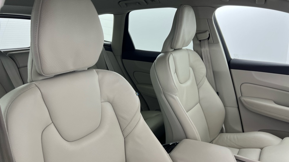 Used Volvo XC60 2023 for sale - 77087543: Photo 31