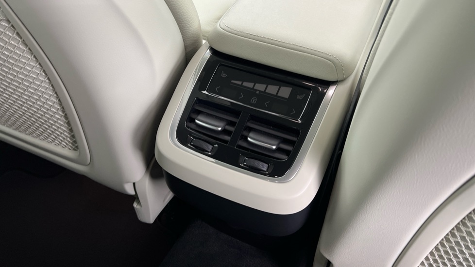 Used Volvo XC60 2023 for sale - 77087543: Photo 40