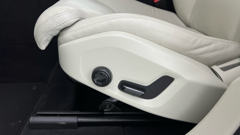 Used Volvo XC60 2023 for sale - 77087543: Photo 59