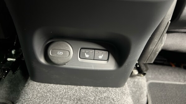 Used Volvo XC40 2024 for sale - 75763827: Photo 40