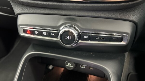 Used Volvo XC40 2024 for sale - 75763465: Photo 48