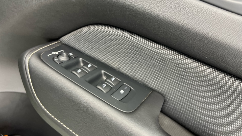 Used Volvo XC60 2021 for sale - 76180205: Photo 24