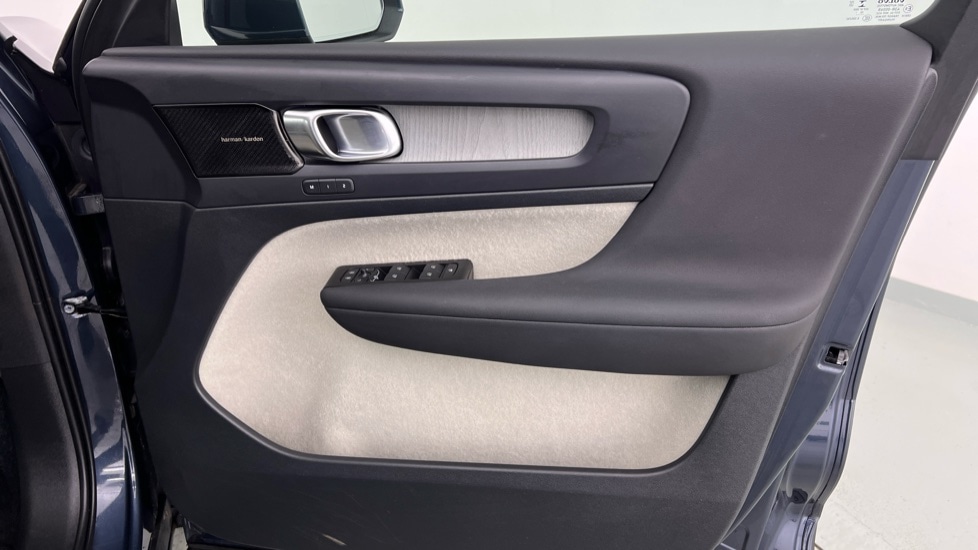Used Volvo XC40 2021 for sale - 77690793: Photo 29