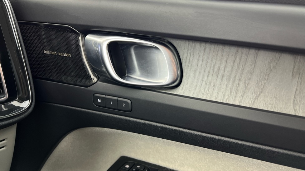 Used Volvo XC40 2021 for sale - 77690793: Photo 51