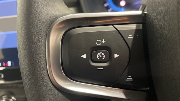 Used Volvo XC40 2023 for sale - 76196140: Photo 16