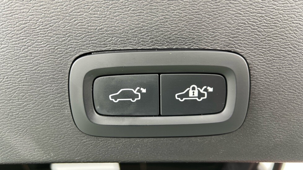 Used Volvo XC40 2022 for sale - 77067877: Photo 35