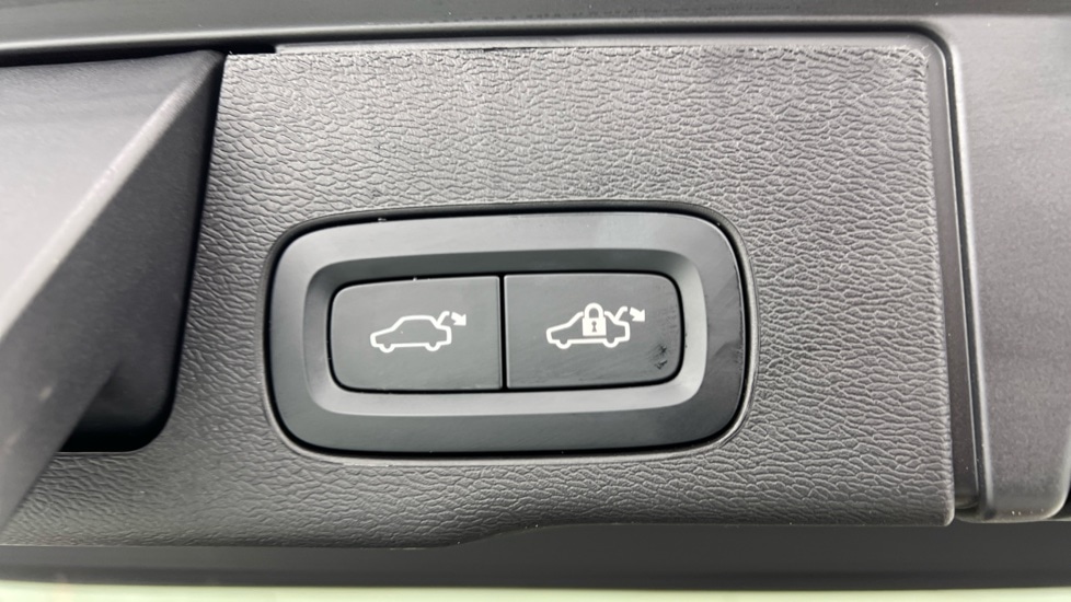 Used Volvo XC60 2025 for sale - 77235537: Photo 35