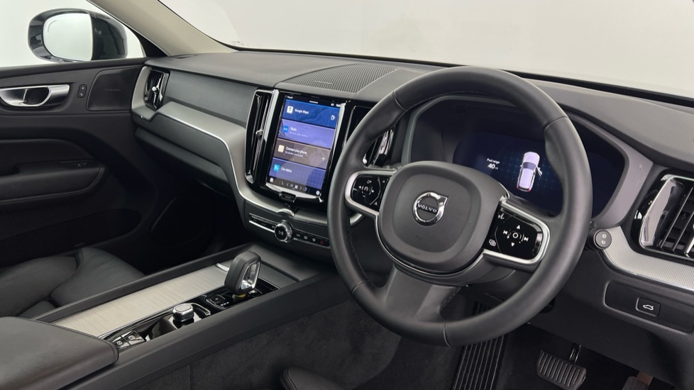 Used Volvo XC60 2025 for sale - 77235537: Photo 4