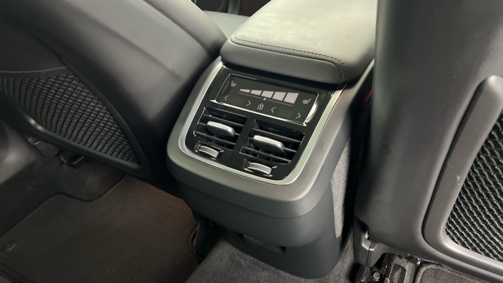 Used Volvo XC60 2025 for sale - 77235537: Photo 40